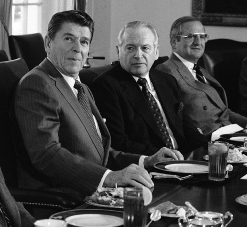 Lee-Iacocca-Ronald-Reagan-1981_original_backup.jpg