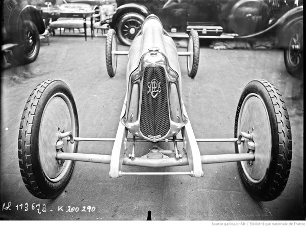 Lame de rasoir 1926 vue de face.jpg